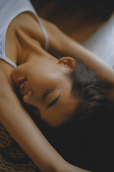 多男用舌头伺候一女